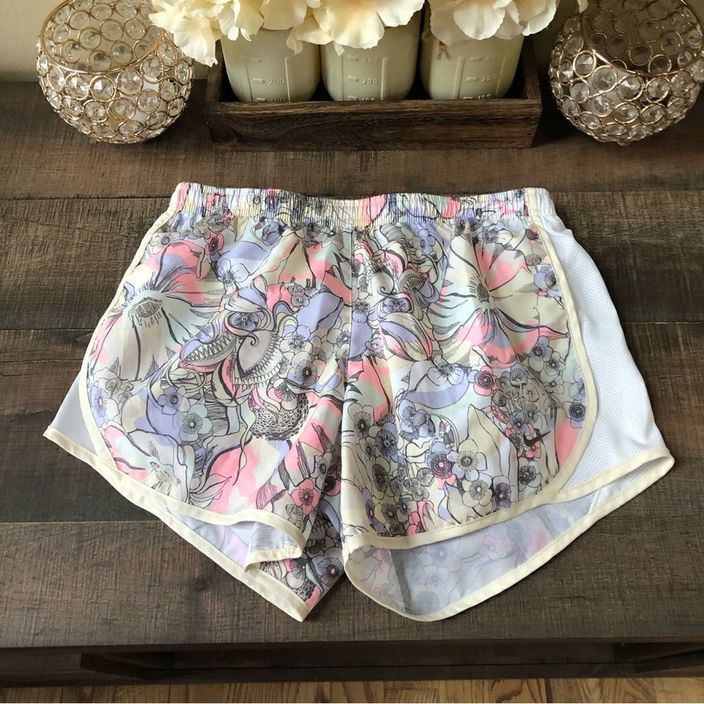 Nike Shorts Size L